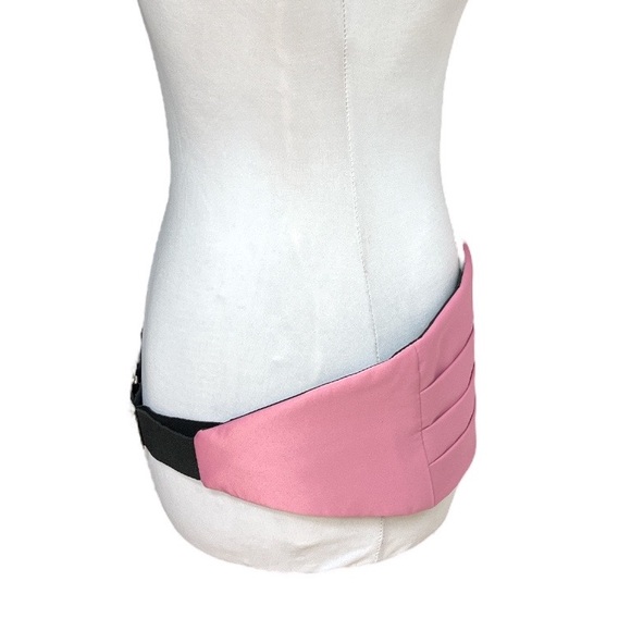 Men’s Fashion Depot Silk Cummerbund and Bow Tie Set
Pink Mauve Barbie Pink - Picture 4 of 9